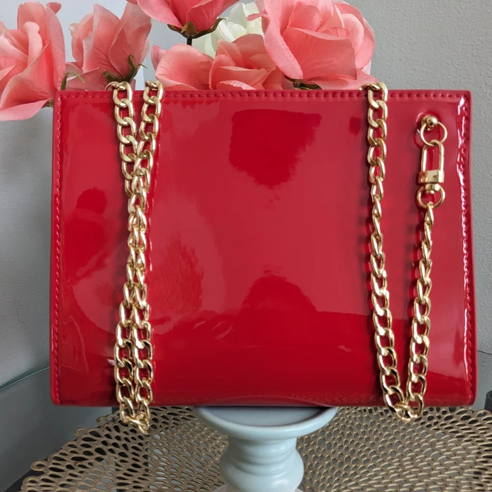 Yves Saint Laurent - Picture 3 of 10